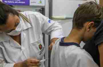  Vacina contra HPV reduz em 58% casos de câncer de colo de útero 
